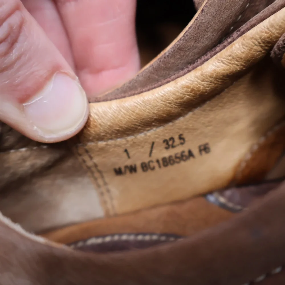 Born Kids Brown Leather Shoes Hook & Loop Loafers Size‎ 1 / 32.5 Comfort Outdoor